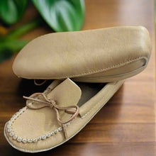 Load image into Gallery viewer, Men&#39;s Smooth Moose Hide Moccasins