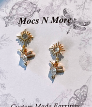 Load image into Gallery viewer, Mocs N More Earrings - Hummingbird Sun