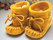 Load image into Gallery viewer, Baby Wrap A Round Moccasins - Tan