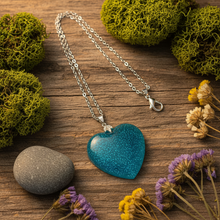 Load image into Gallery viewer, Awasis Heart Necklace – Earthy Lifestyle