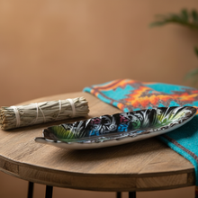 Load image into Gallery viewer, Close-up detail view