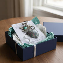 Load image into Gallery viewer, Gift presentation