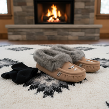 Load image into Gallery viewer, Ladies Moccasins - Laurentian Chief Moccasins Cappuccino