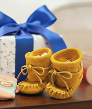 Load image into Gallery viewer, Baby Wrap A Round Moccasins - Tan