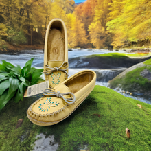 Load image into Gallery viewer, Ladies Beaded Smooth Moose Hide Moccasins