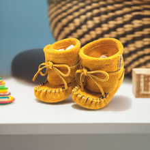 Load image into Gallery viewer, Baby Wrap A Round Moccasins - Tan