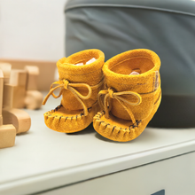 Load image into Gallery viewer, Baby Wrap A Round Moccasins - Tan