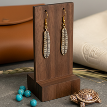 Load image into Gallery viewer, Lifestyle shot with natural elements