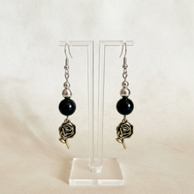 Load image into Gallery viewer, Minimalist shot with gradient background