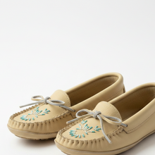 Load image into Gallery viewer, Indigenous Handmade Moose Hide Moccasins - Ladies Beaded