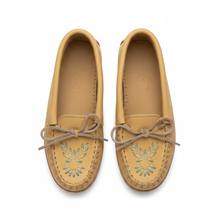 Load image into Gallery viewer, Moccasins White Background