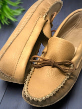 Load image into Gallery viewer, Men&#39;s Smooth Moose Hide Moccasins